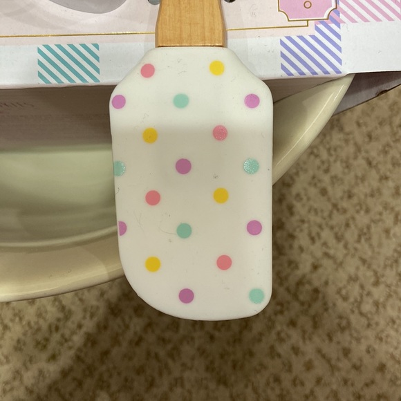 The Bakeshop BUNNY Batter Bowl & Baking Utensils Set - Picture 8 of 9